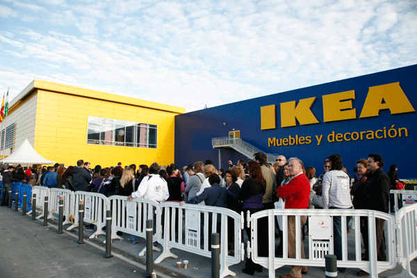 Cola a las puertas de Ikea